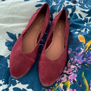 TOMS new maroon flats - never worn